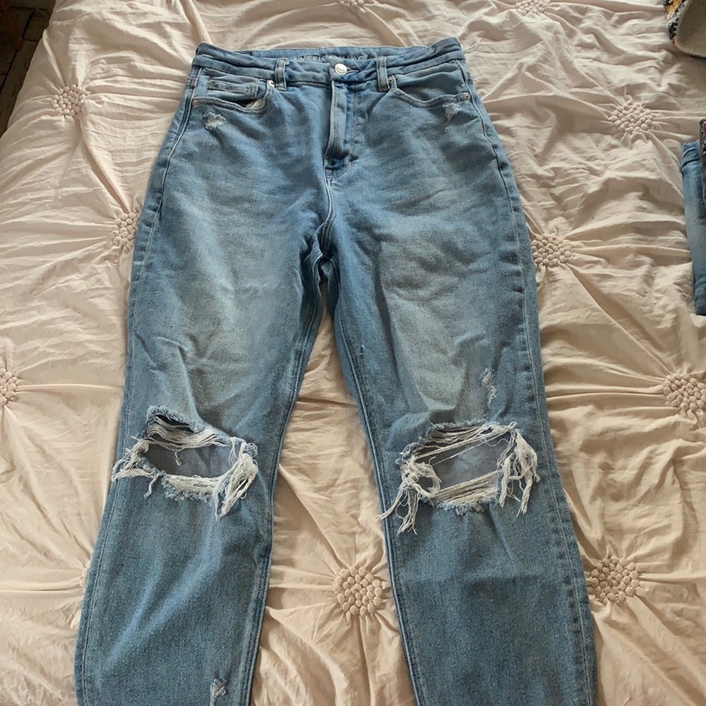 size 4 American Eagle ripped mom jeans